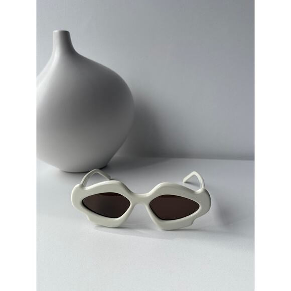 NEW Loewe LW40109U Paula's Ibiza Sunglasses in White - Picture 5 of 8